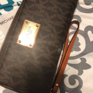 Michael kors wallet